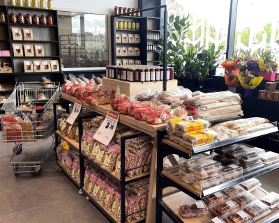 bakery-shelves-display